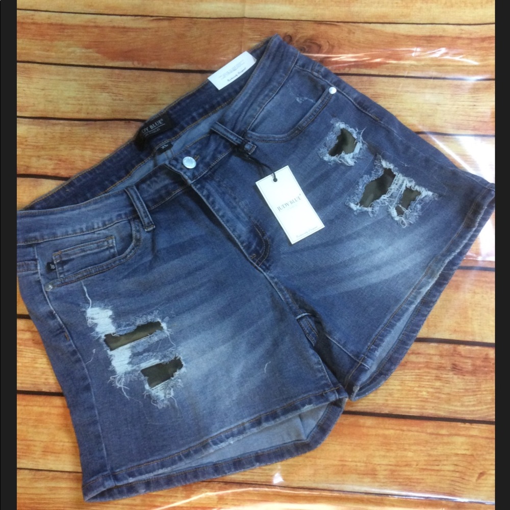 Judy Blue , Camo inset , Shorts